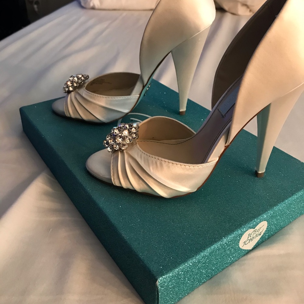 Betsey Johnson ivory satin - gia